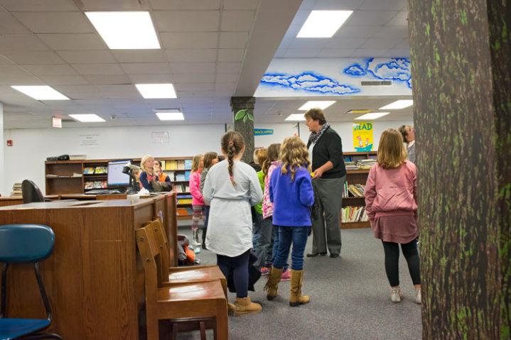 Lakeview Elementary kids in the library